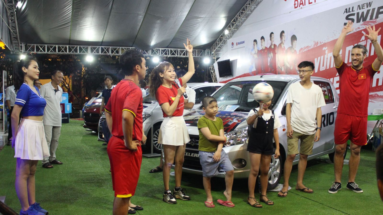 trung bay9 lai thu suzuki1